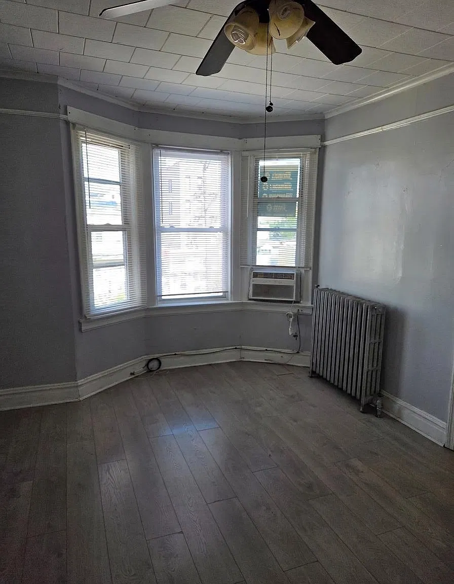 3 bed, 1.0 bath, $2,400 — Photo 1