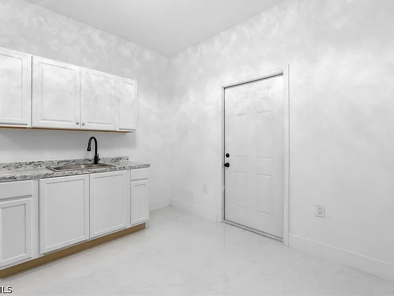 2506 SW Embers Ter — Photo 32