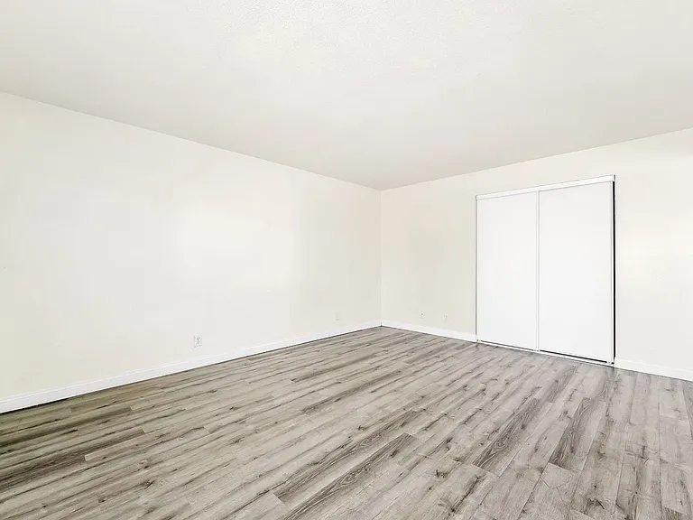 5303 Del Gado Dr — Photo 3