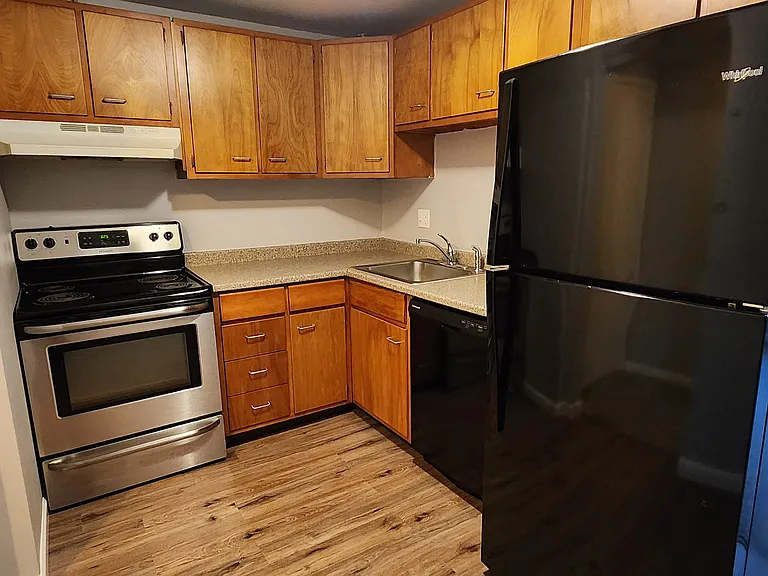 103 Denrose Dr — Photo 3