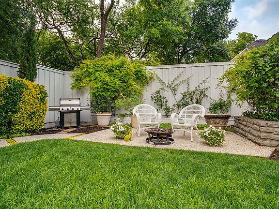 3rd image of 2611 Lexington Pl