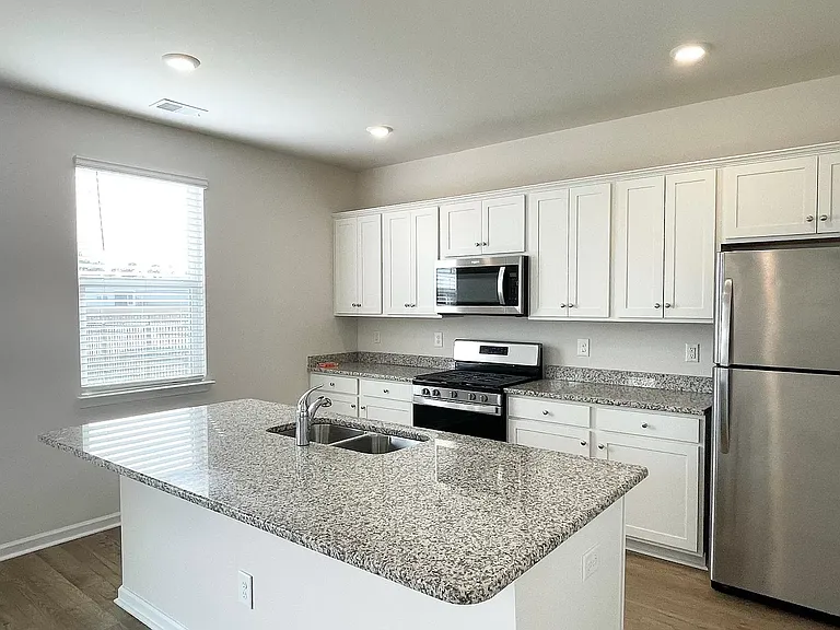 1048 Flintshire Dr — Photo 6