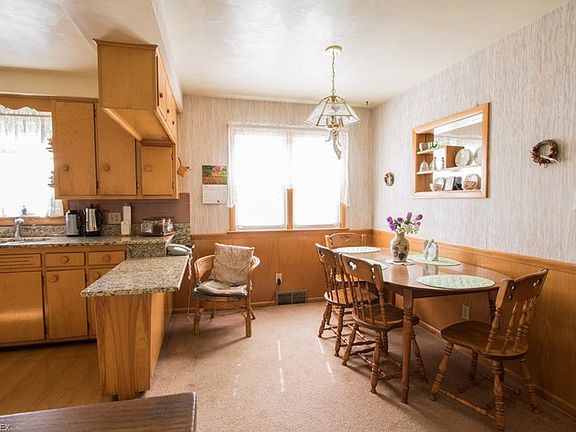 3rd image of 1595 Sequoya Dr