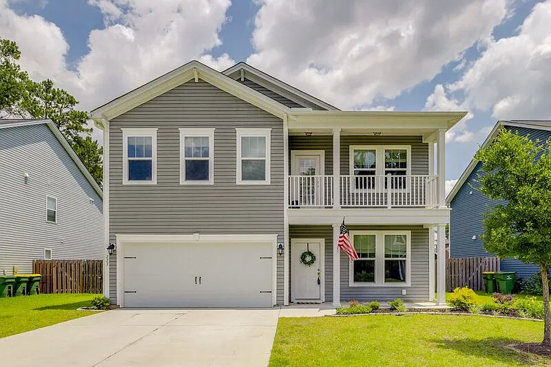 4 bed, 2.5 bath, 2400 sqft, $2,700 — Photo 3