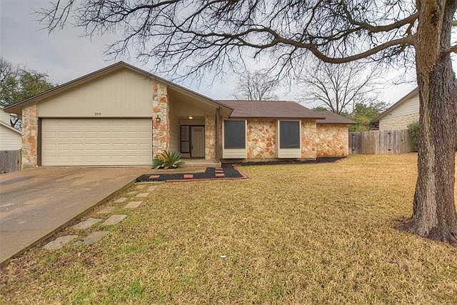 1st image of 300 Deepwood Dr