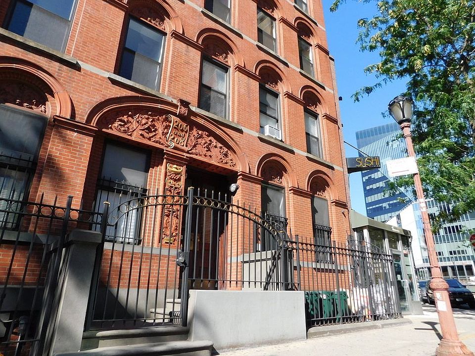 1st image of 206 E 9th St APT 1