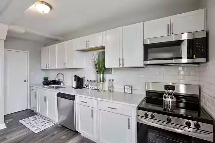1 bed, 900 sqft, $3,000 — Photo 3