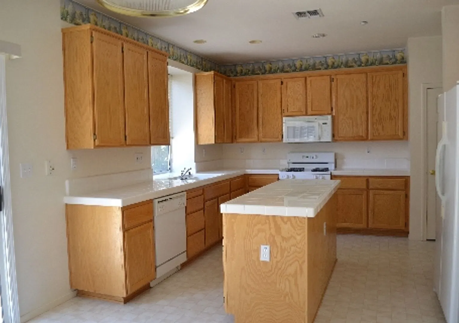 Beautiful 4-Bedroom, 3-Bath Home in Sycamore Ranch Southeast Woodland — Photo 4