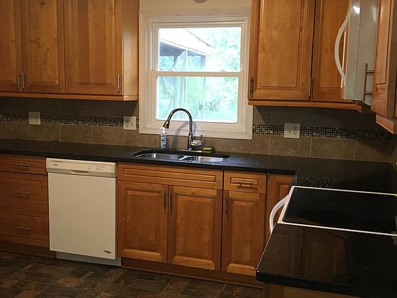 3rd image of 181 Sheppard Dr