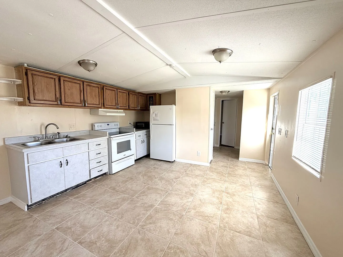 First Month's Rent Free! 2/1.5 In Springwood Park — Photo 4