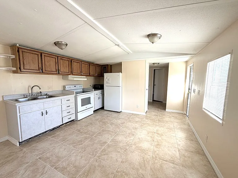 2521 Brownell Ct — Photo 4