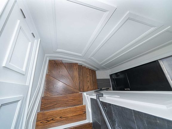 3rd image of 310 Merton St