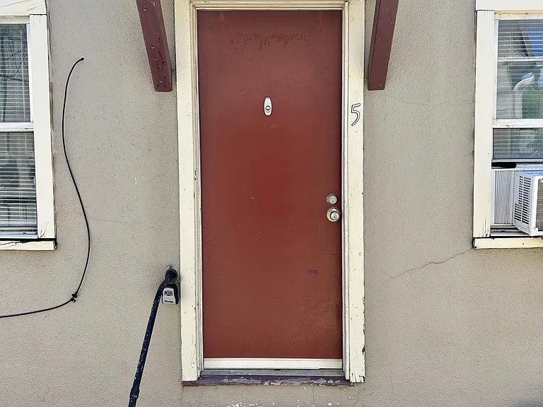 2701 W Rose Hill St #5 — Photo 2