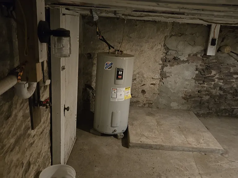 basement with washer/dryer hookups
