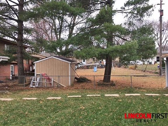 4th image of 8320 Vine St