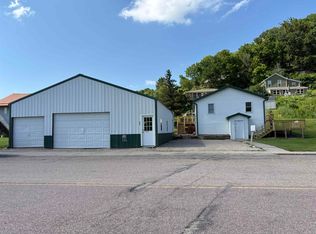 308 Spring St, Lynxville, WI 54626