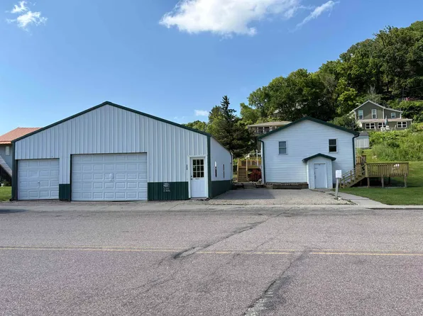 308 Spring St, Lynxville, WI 54626