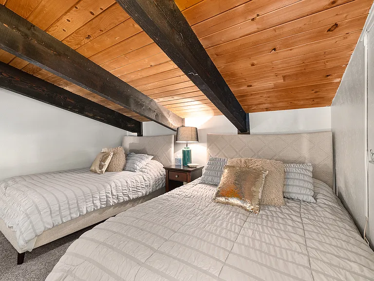 Loft Area | 2 Queen Beds