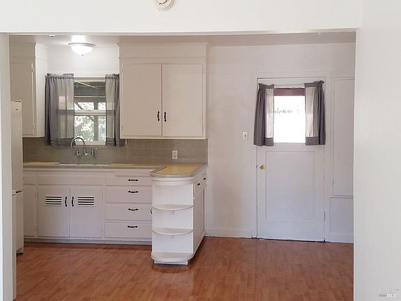 2nd image of 842 Colorado Boulevard