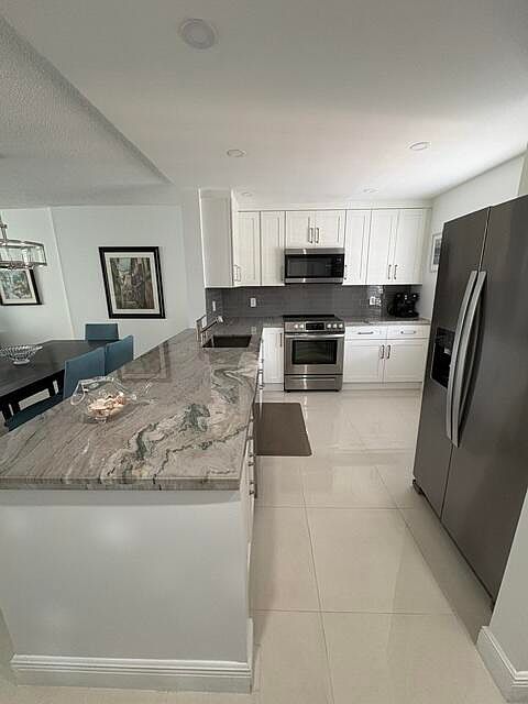 1st image of 424 SE 10th Street #203