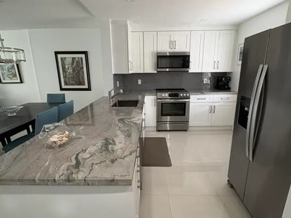 424 SE 10th Street #203, Dania Beach, FL 33004