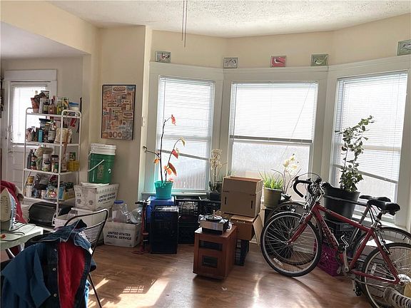 3rd image of 4327 Fairmount Ave