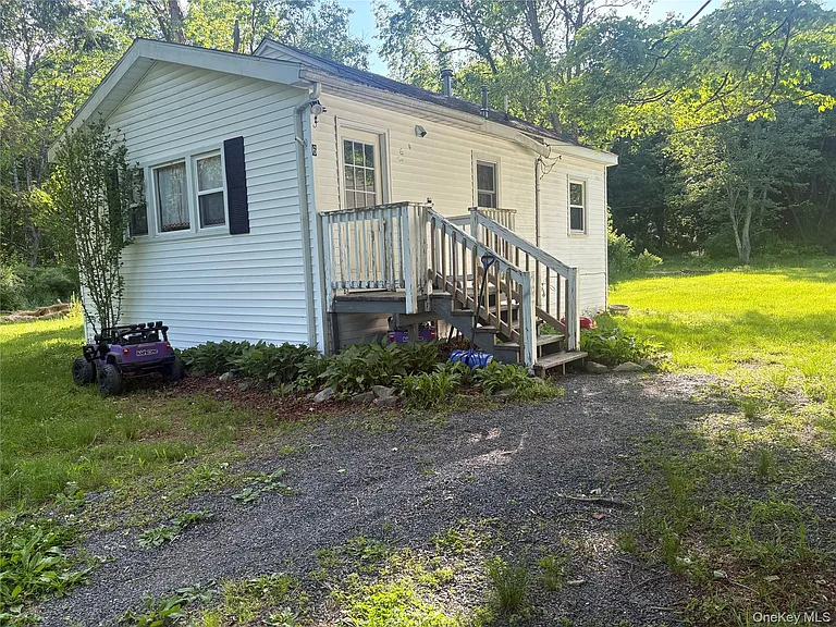 1 Royal Acres Dr #6 — Photo 8