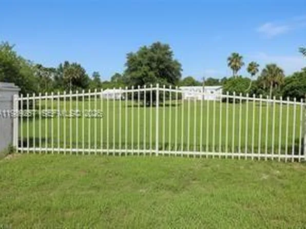 4555 Pioneer 16th St, Clewiston, FL 33440
