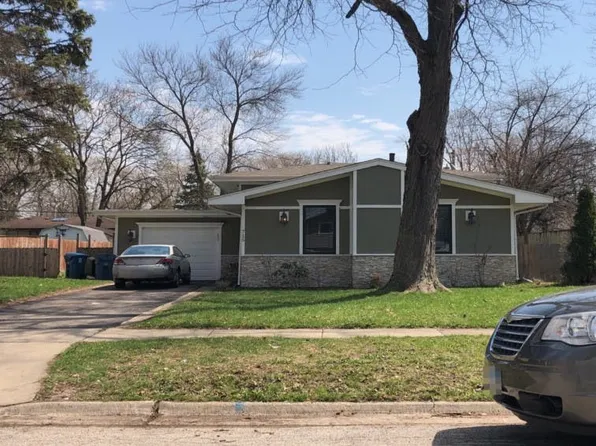 715 N Evanslawn Ave, Aurora, IL 60506