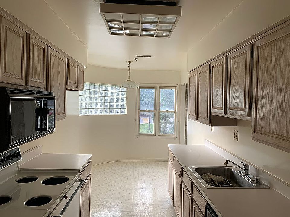 1st image of 5211 Le Parc Dr #4