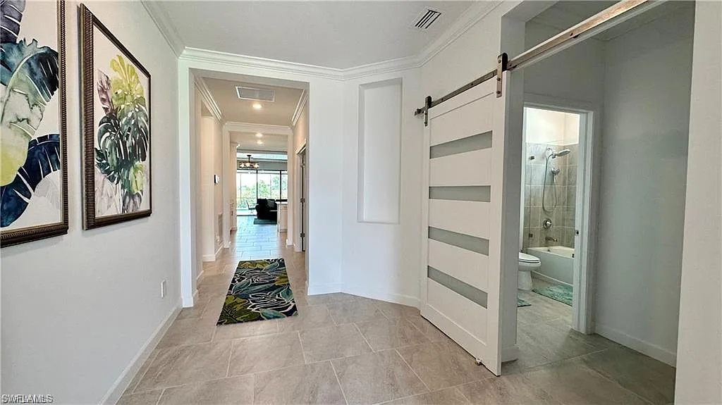 3 bed, 3.0 bath, 2202 sqft, $8,000 — Photo 3