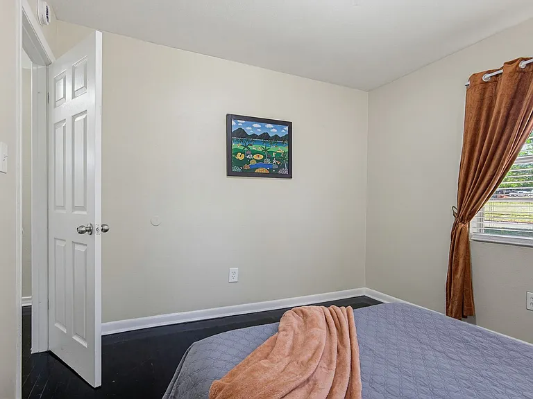 1095 Texas Pkwy — Photo 27