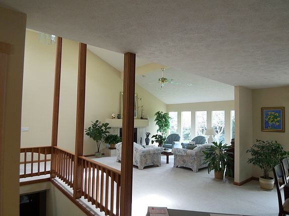2nd image of 416 Parkview Ln