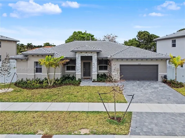 13218 SW 189th Ter, Miami, FL 33177