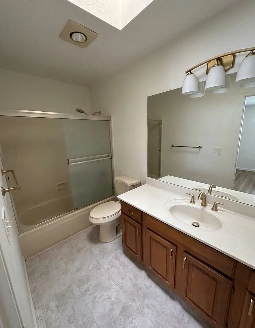 2 bed, 2.5 bath, 1315 sqft, $1,650 — Photo 2