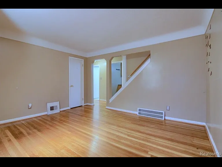 9884 Hubert Ave — Photo 11