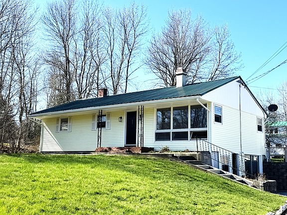 3rd image of 75 Gray Meadow Road
