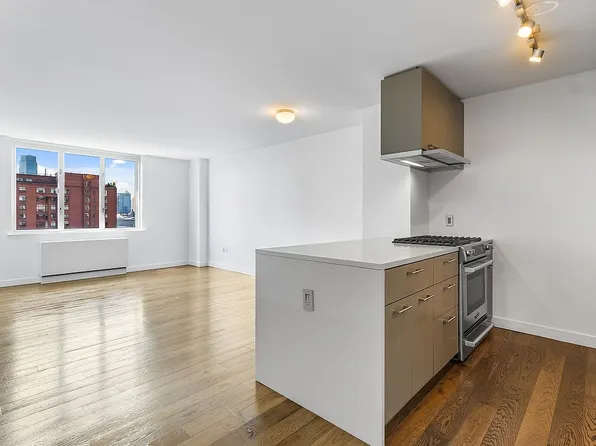 225 Rector Pl APT 12R, New York, NY 10280