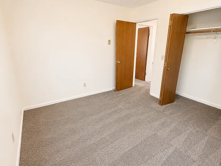 1537 Westchester Sq E — Photo 10