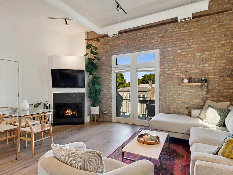1243 N Wolcott Ave #6 — Photo 5