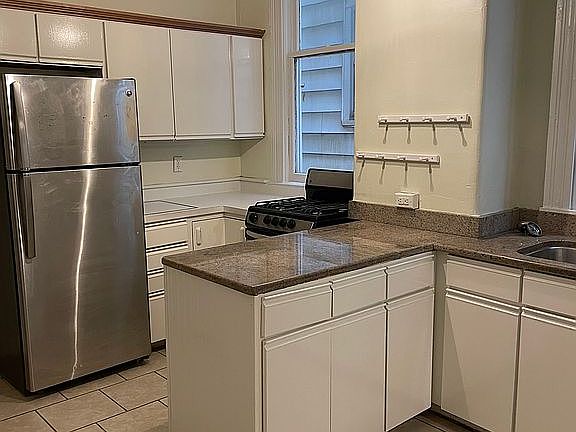5th image of 2049 Alta Ave #1
