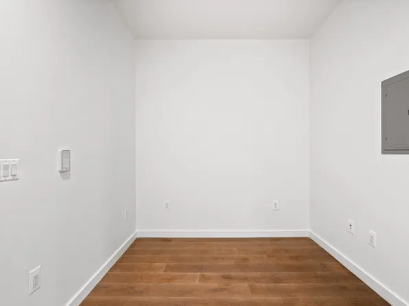 28-18 Steinway Street image 4 of 15