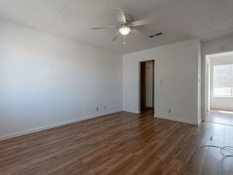 1722 E University Ave #7 — Photo 24