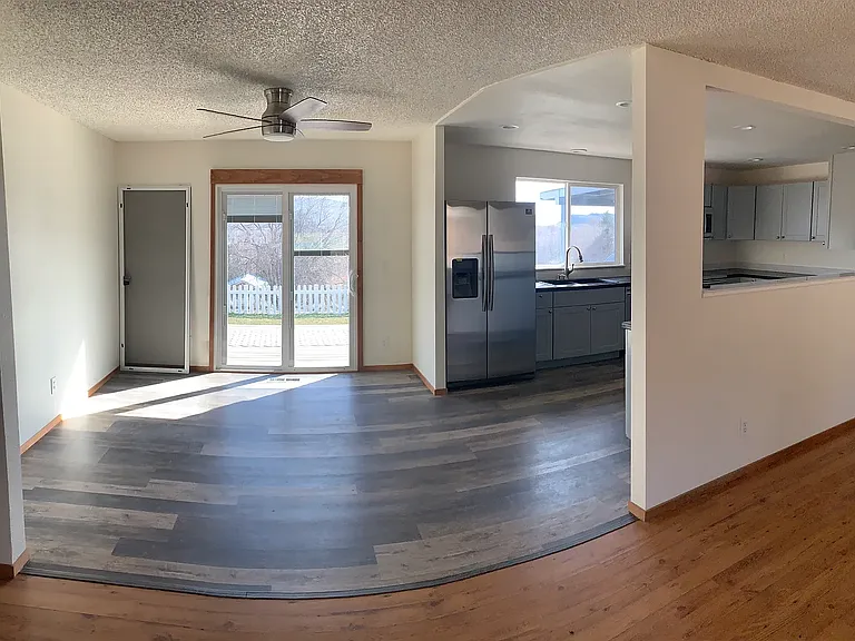 504 Ash St N — Photo 10