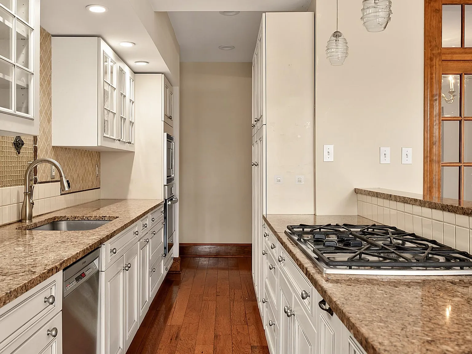 4 bed, 3.5 bath, 2122 sqft, $6,500 — Photo 2