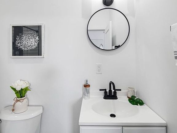 4th image of 3031 W Diamond St #3
