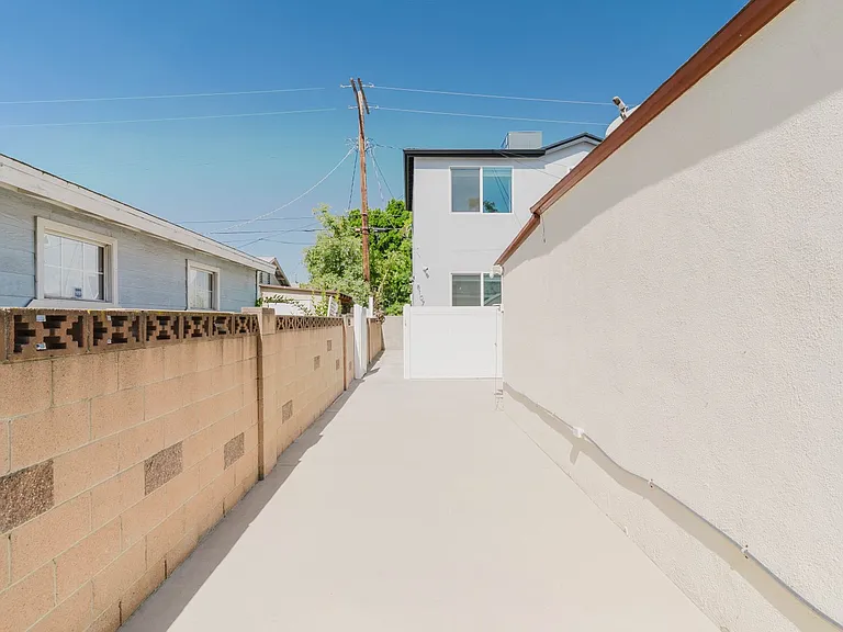 8107 Lemona Ave — Photo 24