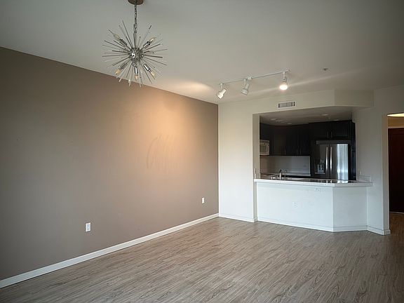 5th image of 809 Auzerais Ave Unit 136