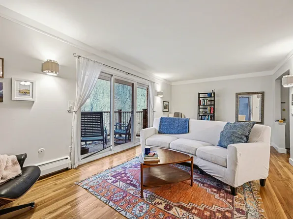 1245 Island Dr APT 202, Ann Arbor, MI 48105