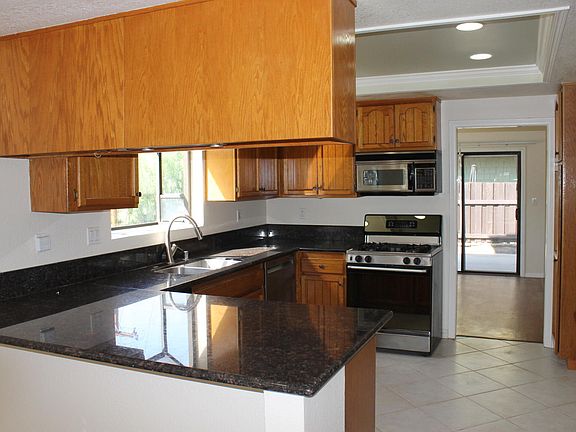 3rd image of 28420 Lewis Pl